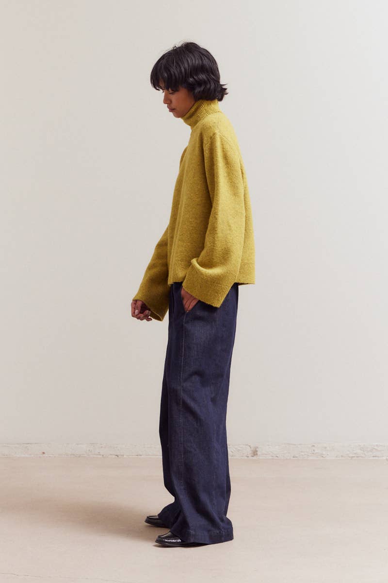HIGH COLLAR NECK SWEATER