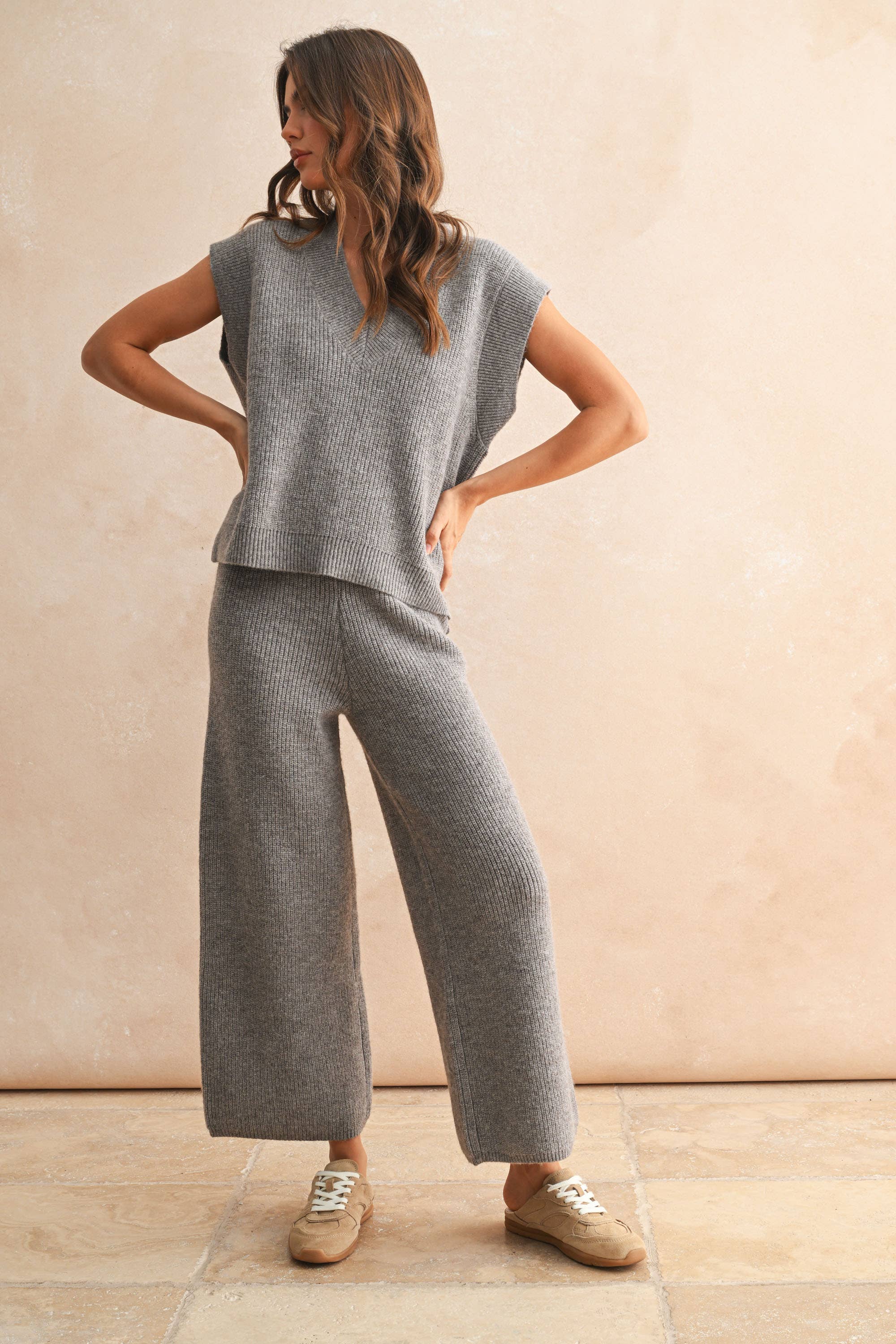 V-NECK SWEATER VEST TOP