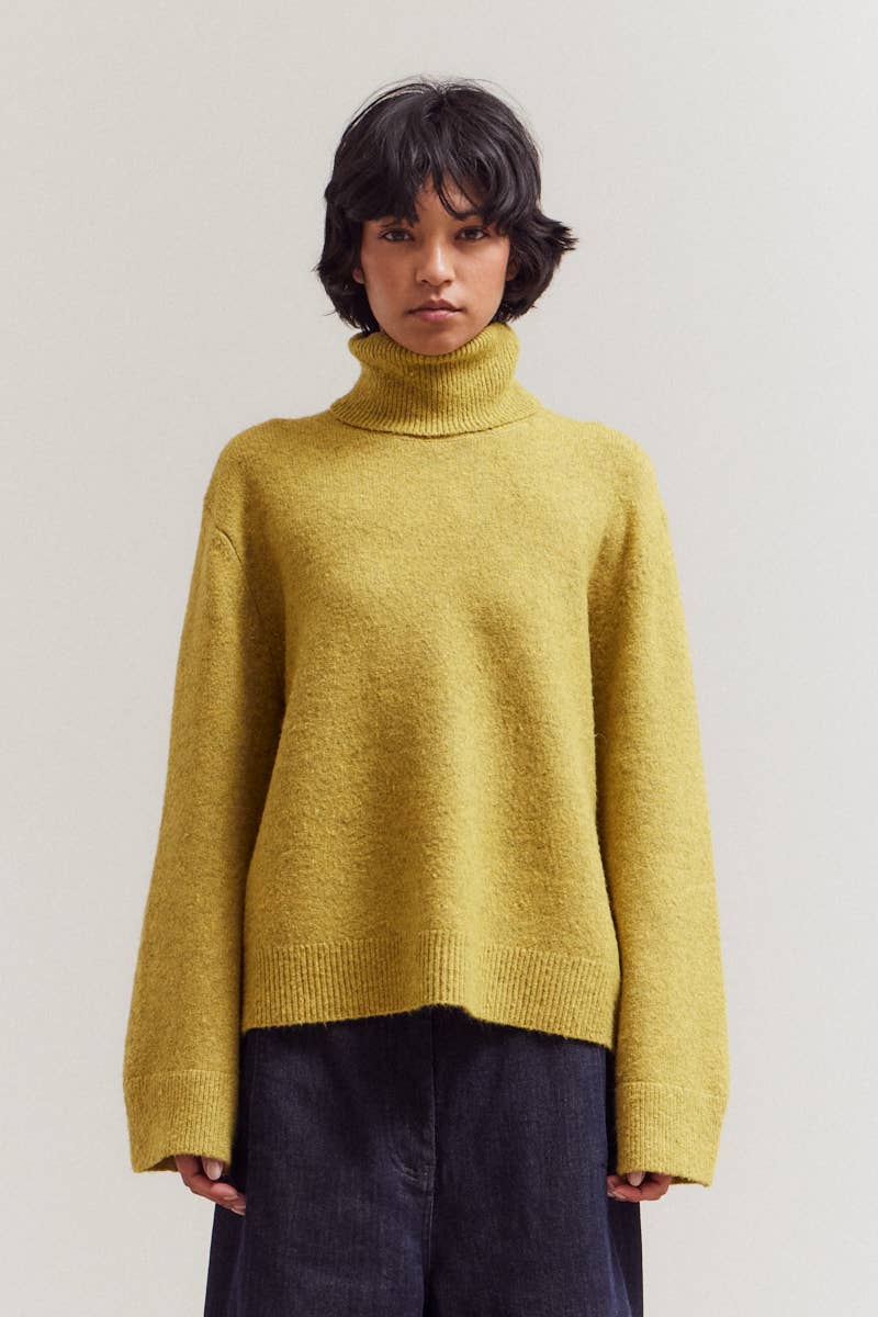 HIGH COLLAR NECK SWEATER