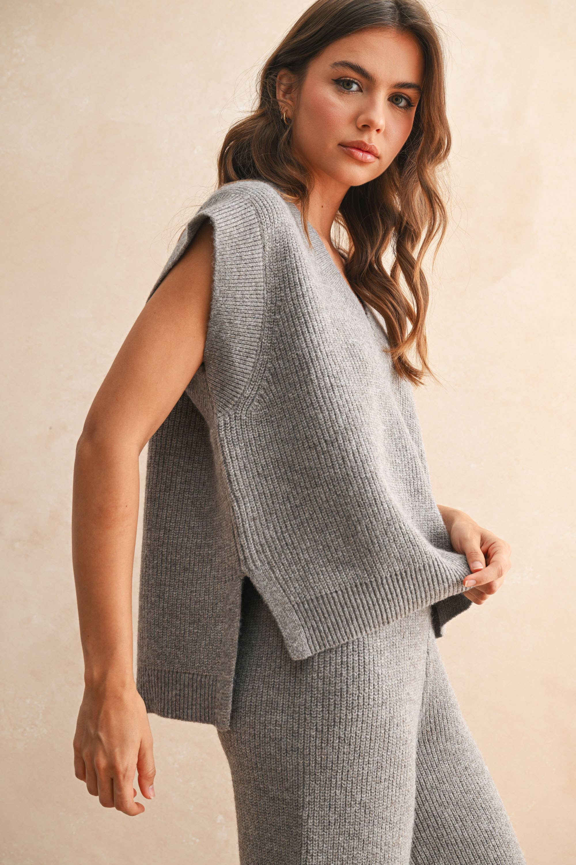 V-NECK SWEATER VEST TOP