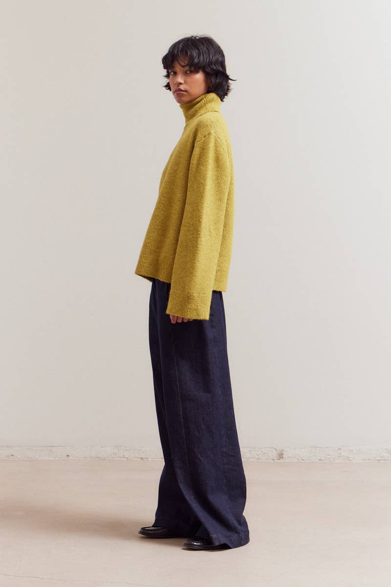 HIGH COLLAR NECK SWEATER