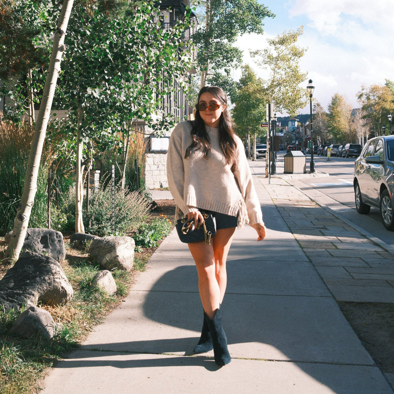 Knit poncho with fringes and round neck