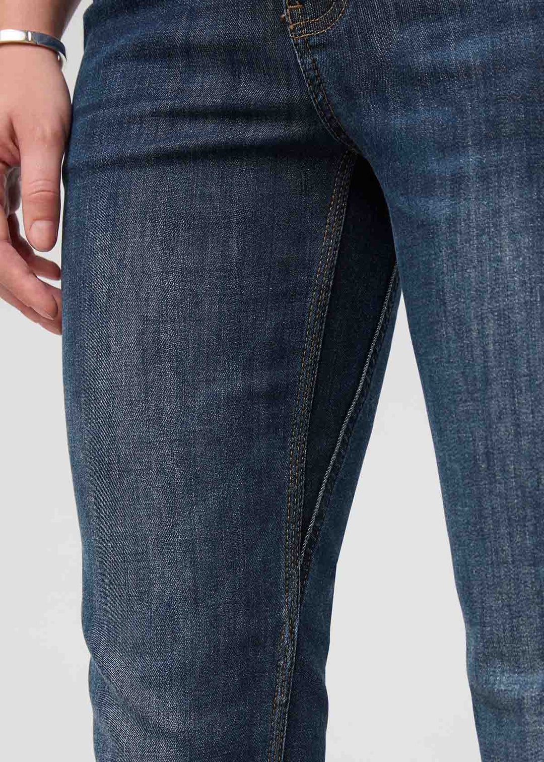Duer Performance Denim - Girlfriend Jean in Heritage Blue