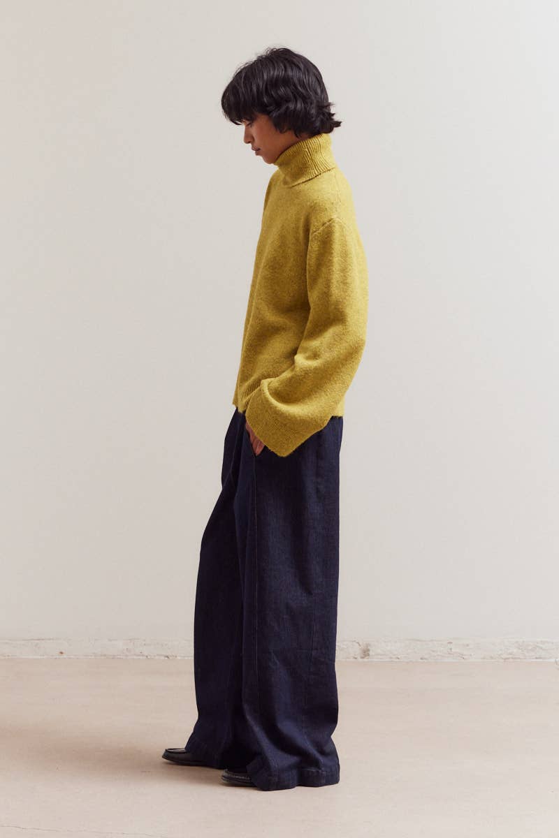 HIGH COLLAR NECK SWEATER