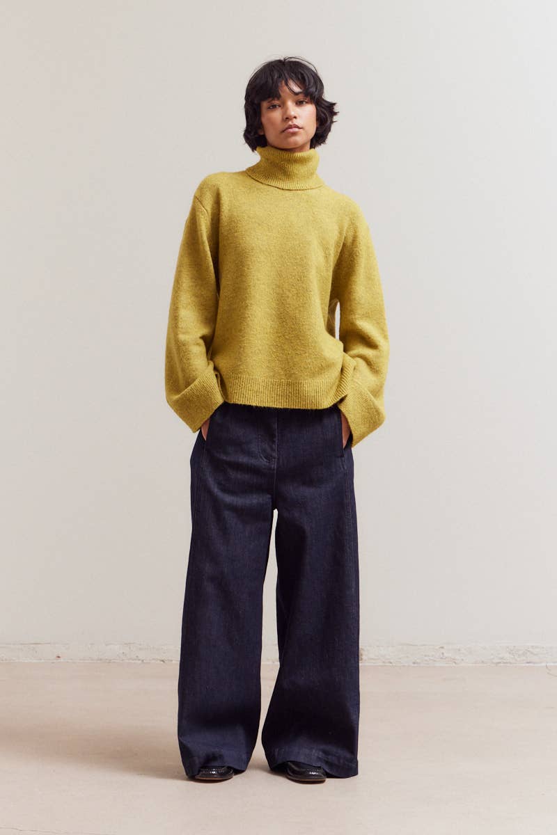 HIGH COLLAR NECK SWEATER