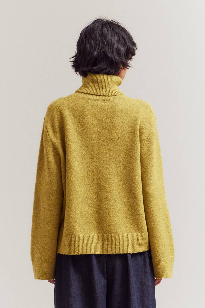 HIGH COLLAR NECK SWEATER