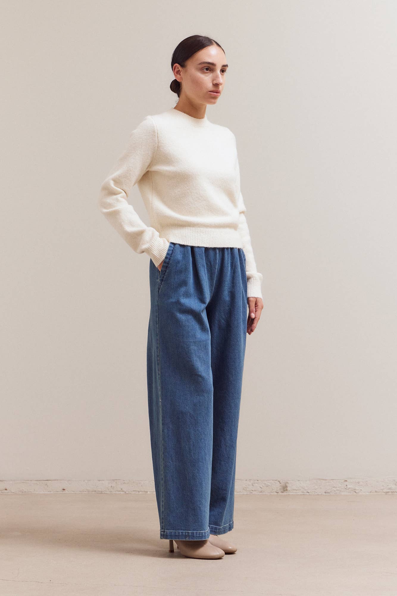 CREW NECK SWEATER
