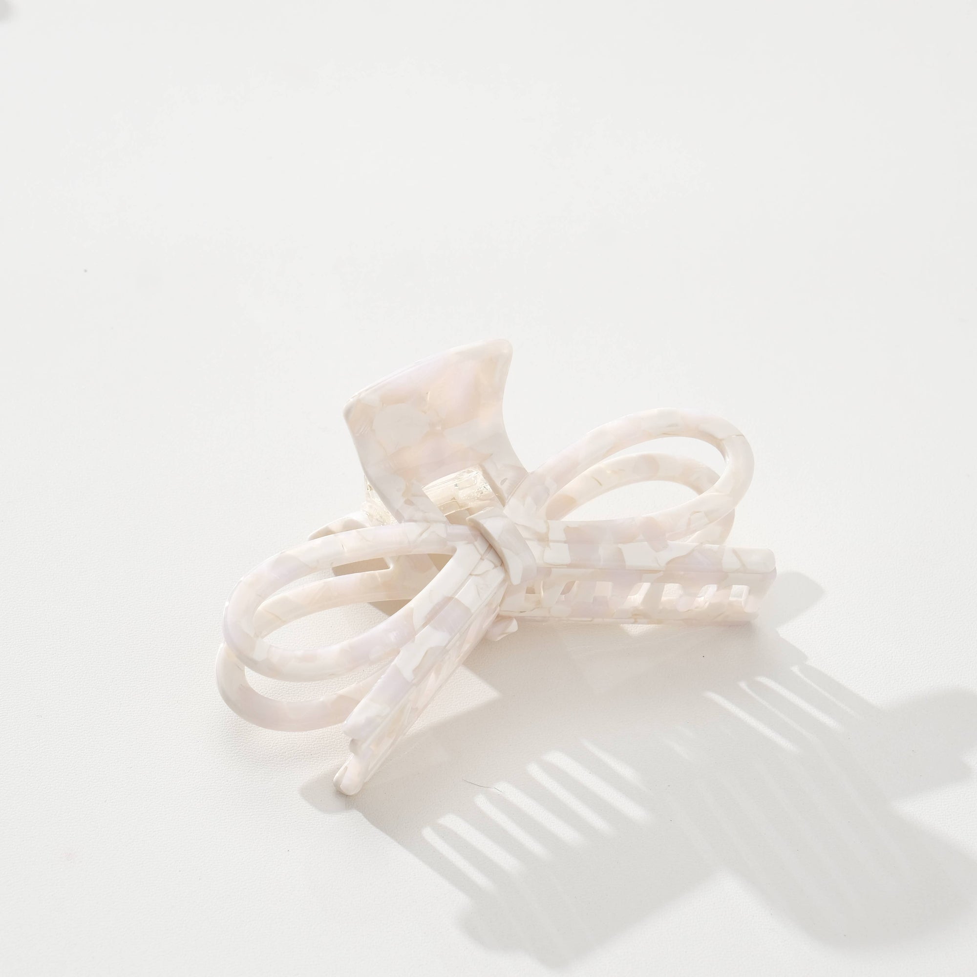 Remi Vintage Holiday | Wide Bow Claw Clip