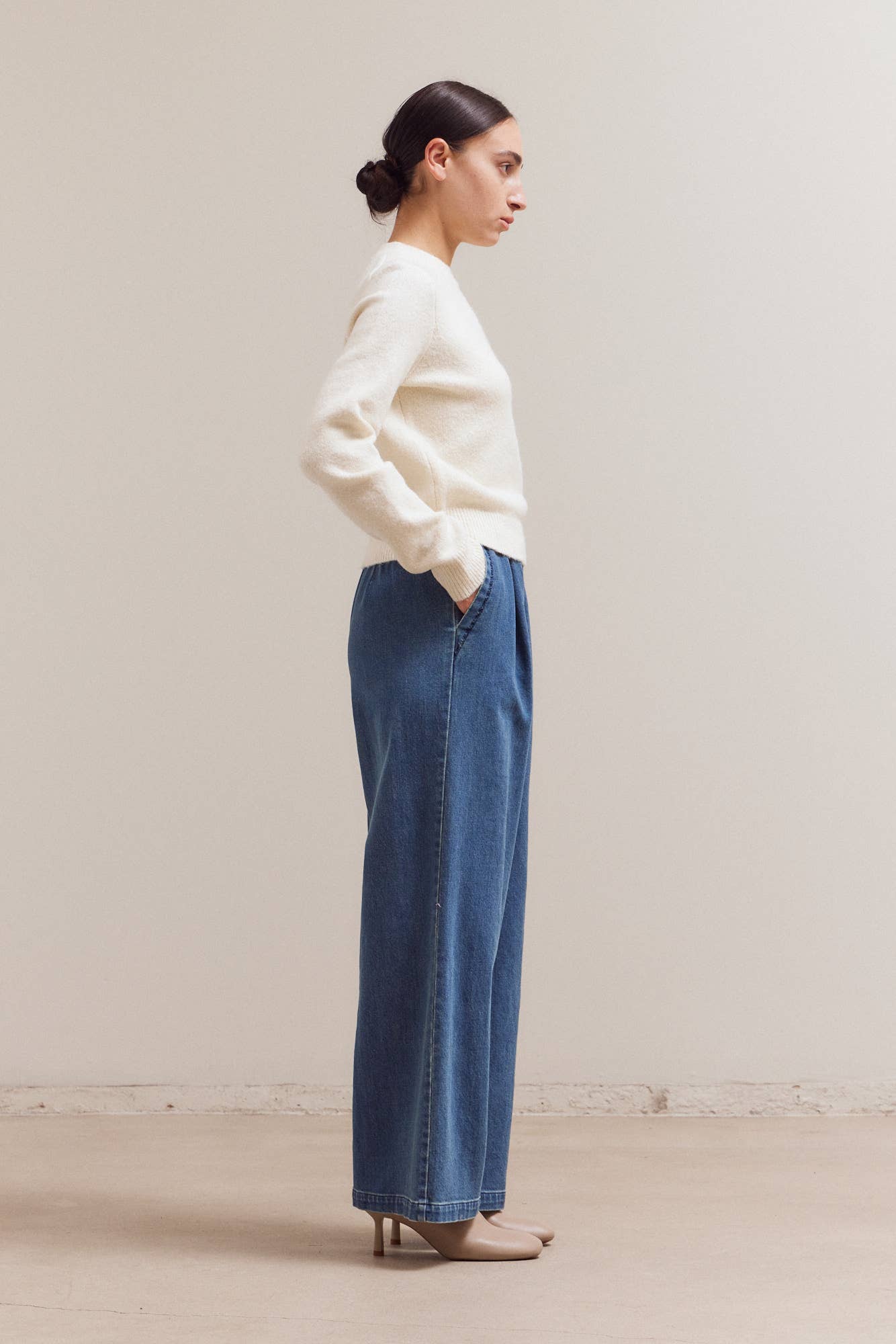 CREW NECK SWEATER